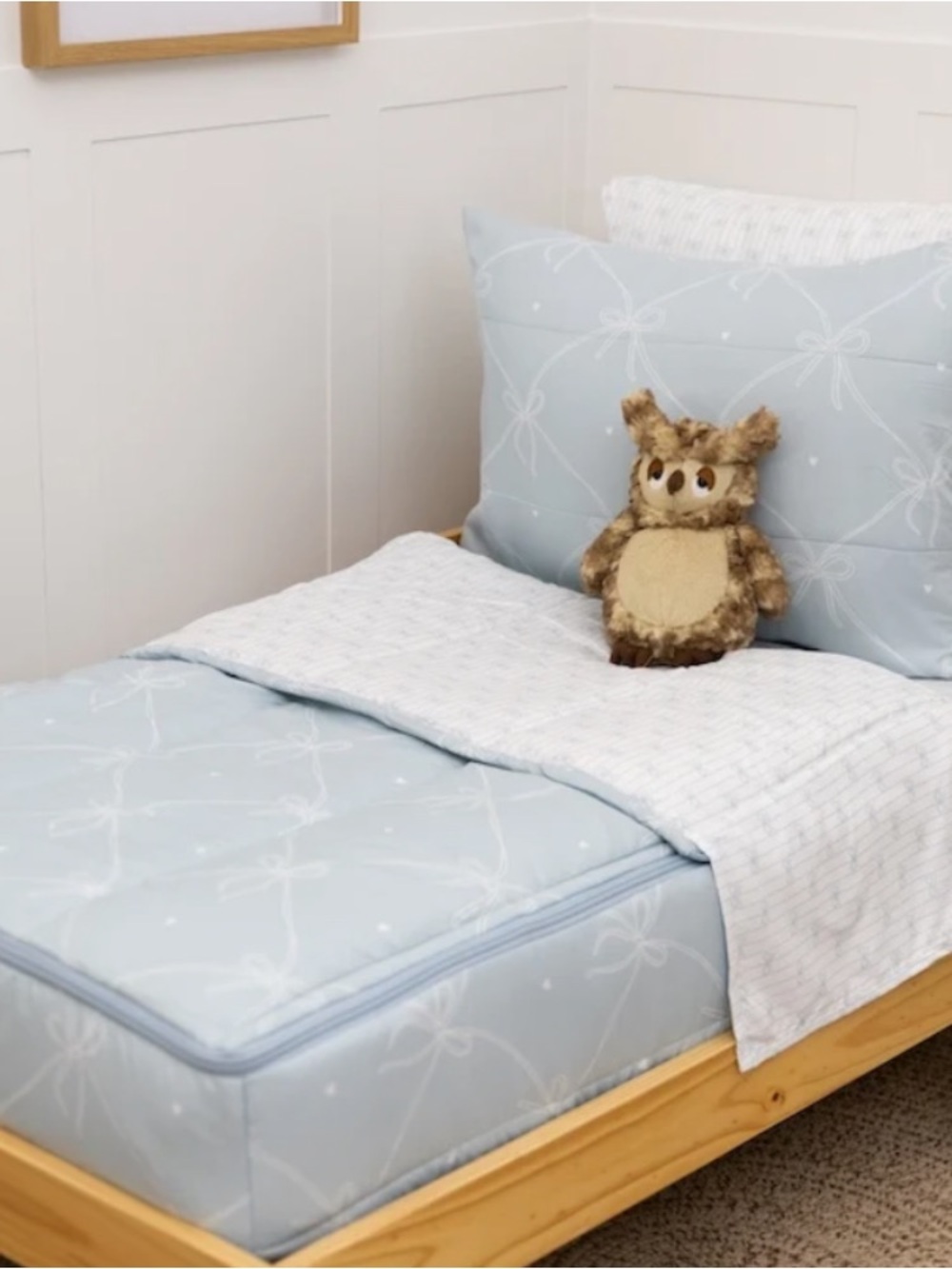 Beddy’s Light Blue Toddler set with Subtle Bow Pattern